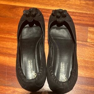 Peep toe suede flats!